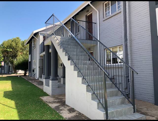 2 BEDROOM APARTMENT TO LET IN MORELETA PARK